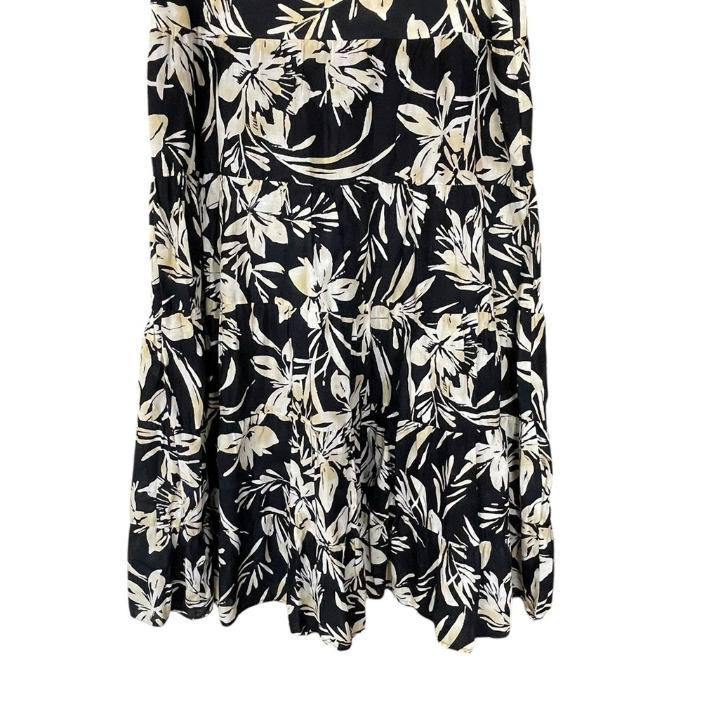 Jones New York Floral Black And Cream Skirt. Like New Condition. Size 10
